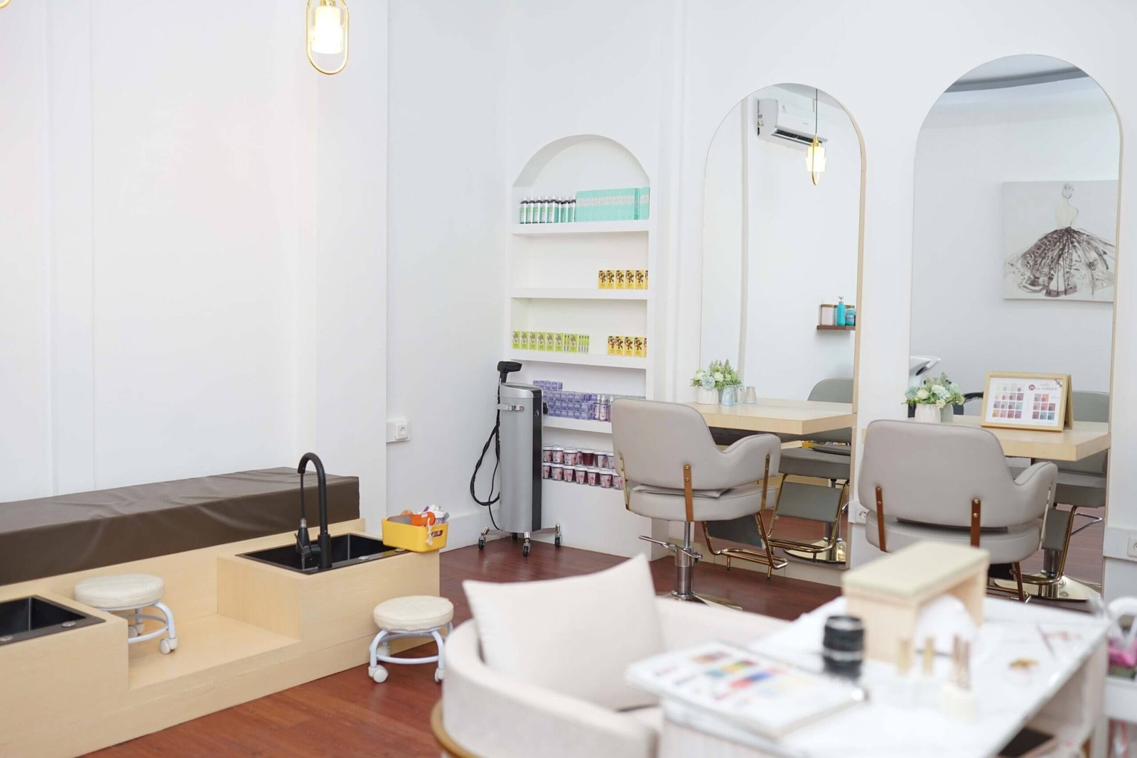 Himerly Salon Inside